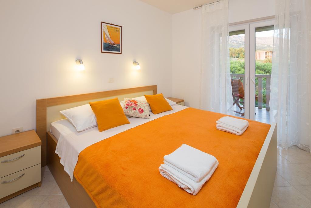 Apartments Leon Podstrana Ruang foto