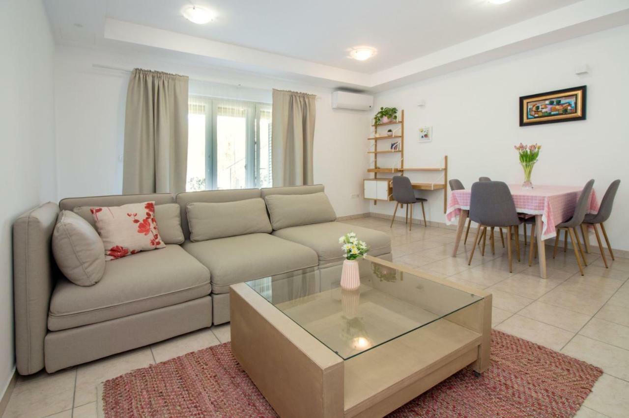 Apartments Leon Podstrana Bagian luar foto